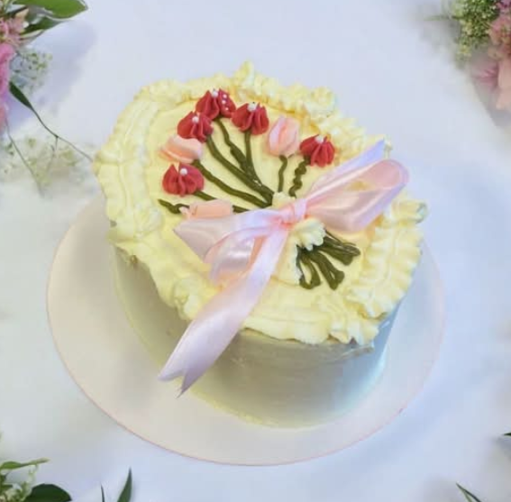 Vintage Oval Cake